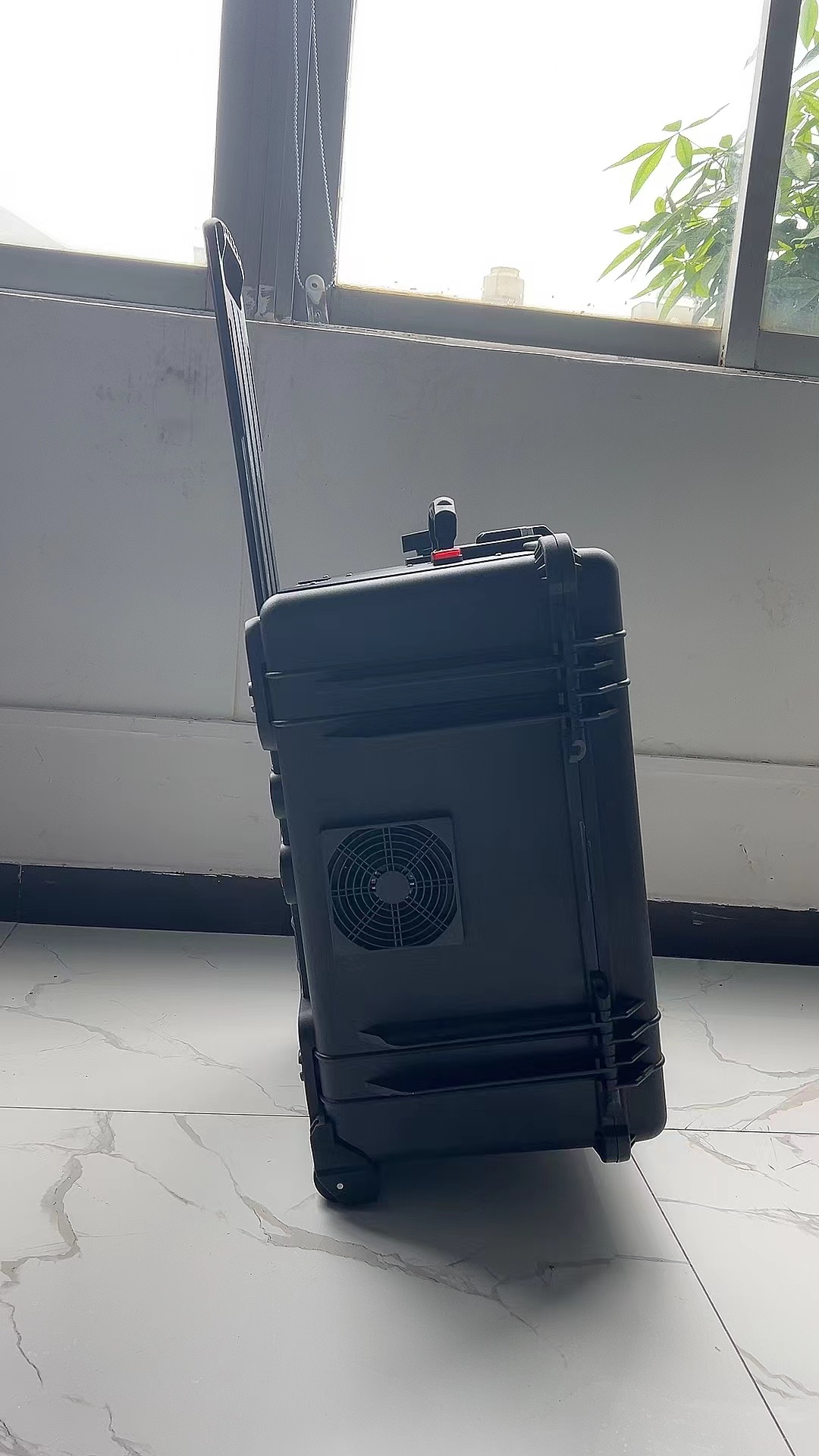 仁布手拉箱型移动通信干扰器